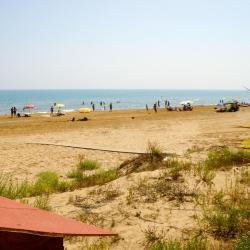 In Spiaggia Trapani A San Giuliano Con I Liquami Della Fognatura