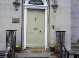 Situated in Trim, less than 1 km from Trim Castle, The Old Rectory Trim features accommodation with a shared lounge, free private parking and a garden. The The 10 Best Self Catering Accommodation in Meath, Ireland