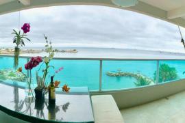 Luxury front beach apartment- jacuzzi, steam room, kayaks, paddle