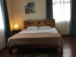 Sunshine Alley Apartment