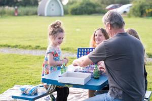 (6) Camping Pod near Lake