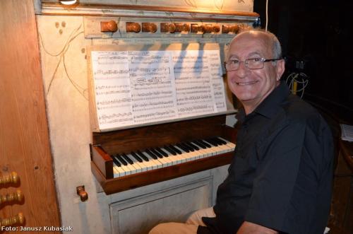 Silvio at the pipe-organ
