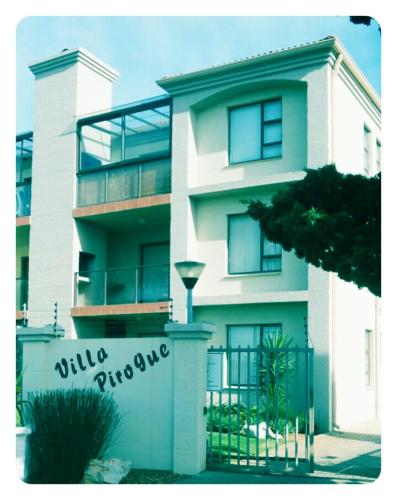 Villa Pirogue
