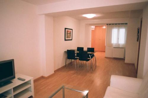 Javier (Apartamentos AU HABITAT)