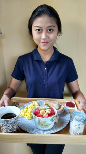 Komang Arik - staff