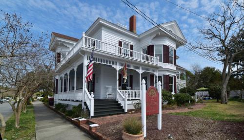 Pecan Tree Inn Bed and Breakfast